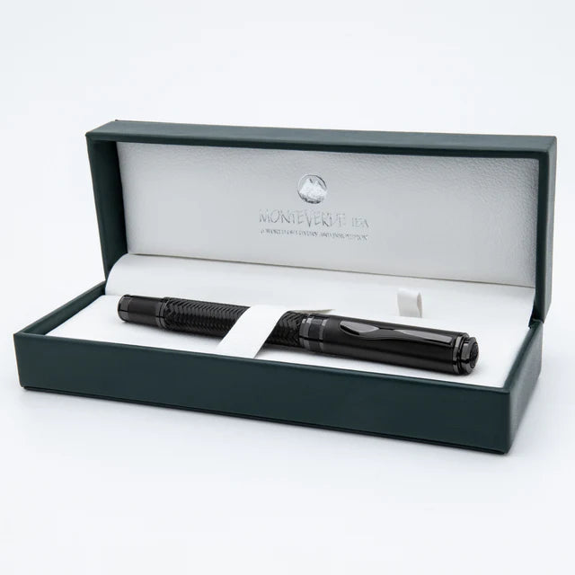 Pluma fuente Monteverde USA® IInnova Fórmula M  | Negro