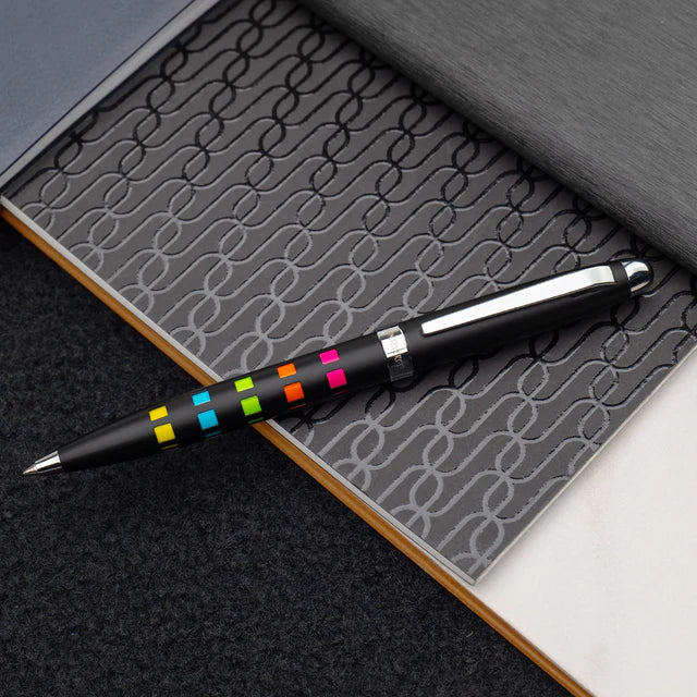 Boligrafo Monteverde USA® Ilusia / Formas Cuadradas Negras y Detalles Negro Mate/cromado