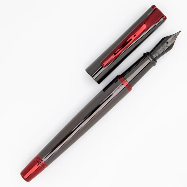 Pluma fuente Monteverde USA® Impressa Bronce con Detalles en Rojo