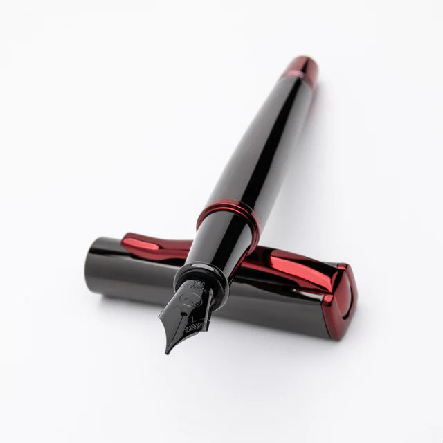 Pluma fuente Monteverde USA® Impressa Bronce con Detalles en Rojo