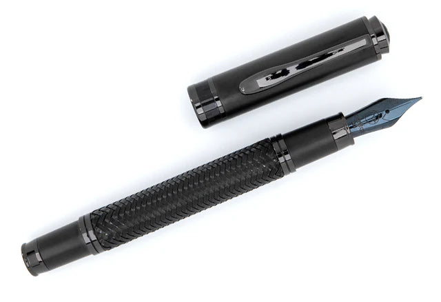 Pluma fuente Monteverde USA® IInnova Fórmula M  | Negro